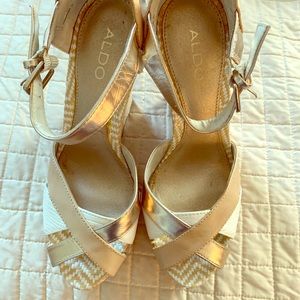 Aldo gold wedges. Size 9. Gorgeous. Never worn